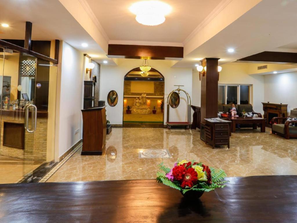 Da Yatra Courtyard Hotel & Resort Pokhara Exteriör bild