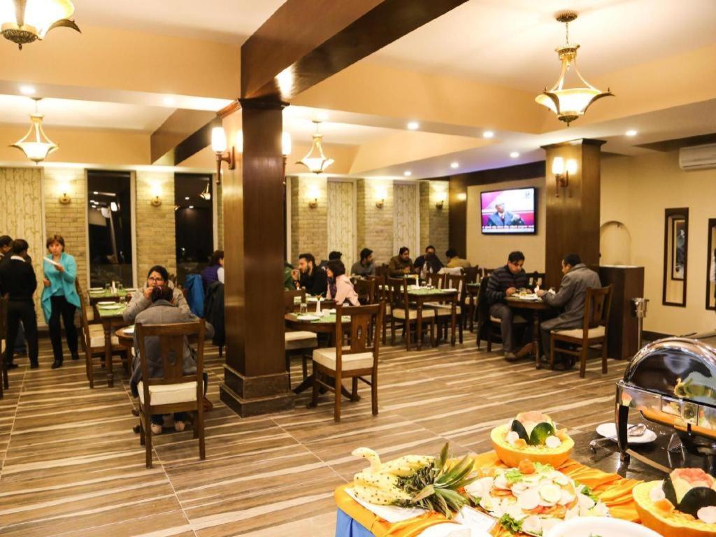 Da Yatra Courtyard Hotel & Resort Pokhara Exteriör bild