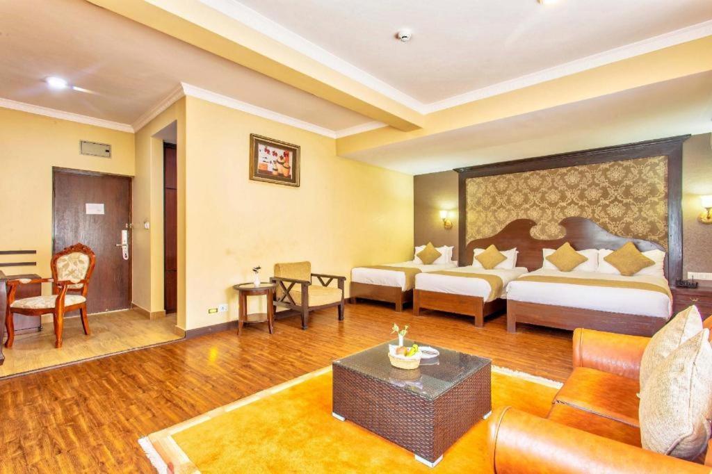 Da Yatra Courtyard Hotel & Resort Pokhara Exteriör bild