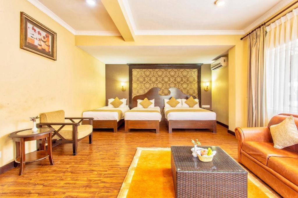 Da Yatra Courtyard Hotel & Resort Pokhara Exteriör bild