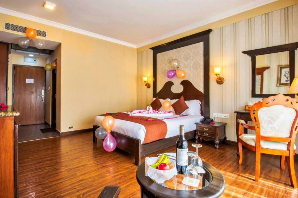Da Yatra Courtyard Hotel & Resort Pokhara Exteriör bild