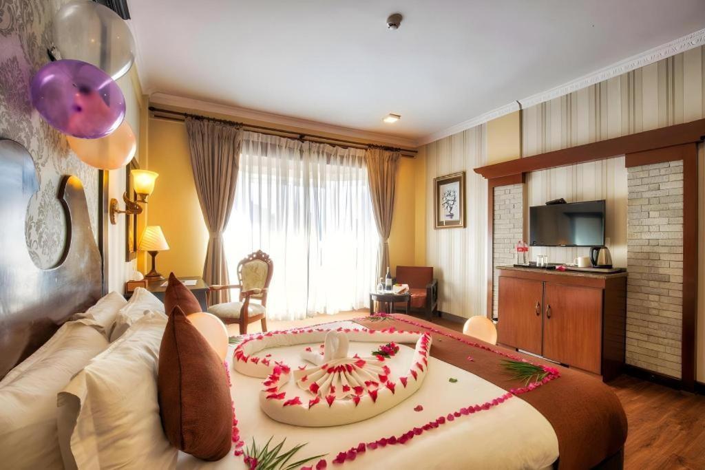 Da Yatra Courtyard Hotel & Resort Pokhara Exteriör bild