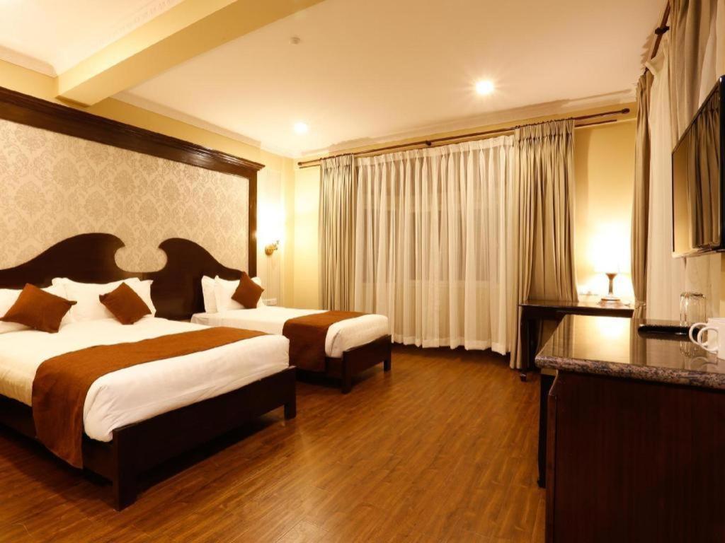 Da Yatra Courtyard Hotel & Resort Pokhara Exteriör bild
