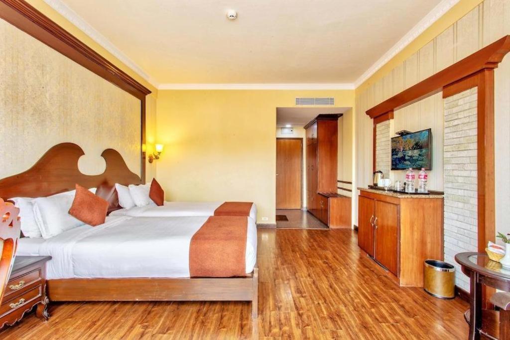 Da Yatra Courtyard Hotel & Resort Pokhara Exteriör bild