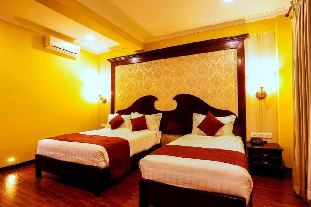 Da Yatra Courtyard Hotel & Resort Pokhara Exteriör bild