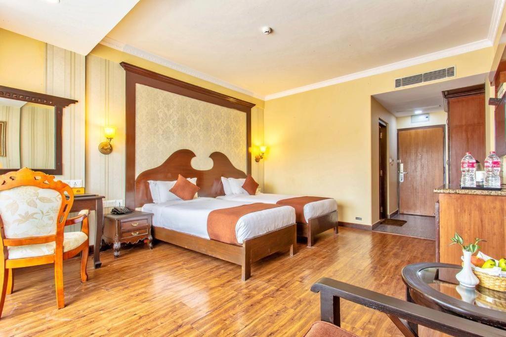 Da Yatra Courtyard Hotel & Resort Pokhara Exteriör bild