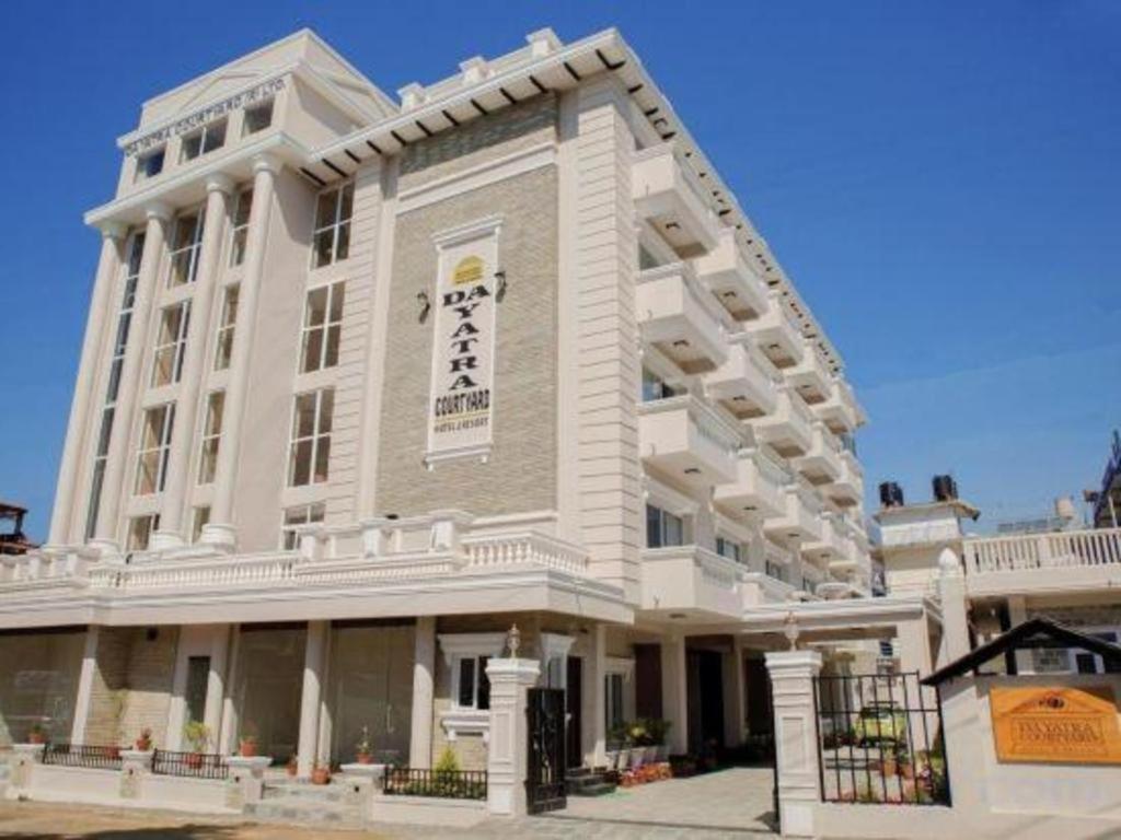 Da Yatra Courtyard Hotel & Resort Pokhara Exteriör bild