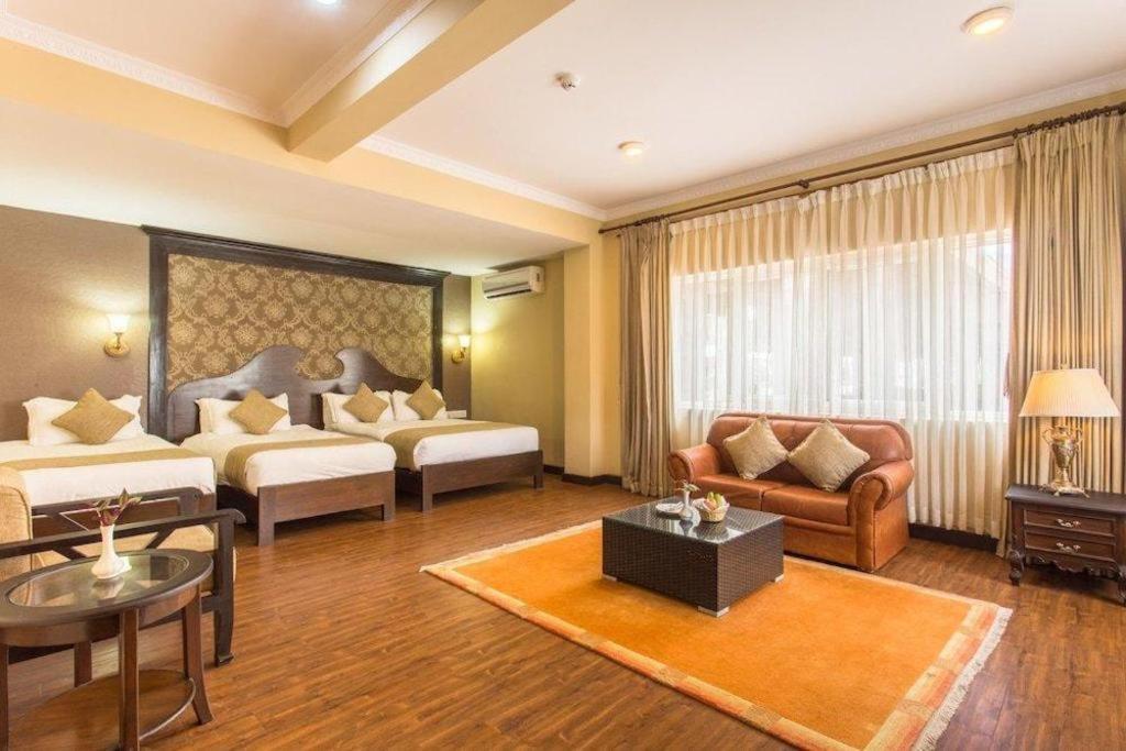 Da Yatra Courtyard Hotel & Resort Pokhara Exteriör bild